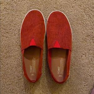 TOMS Slip-On shoes size M9